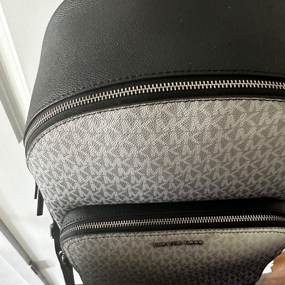 MichaelKors backpack - Picture 6 of 6